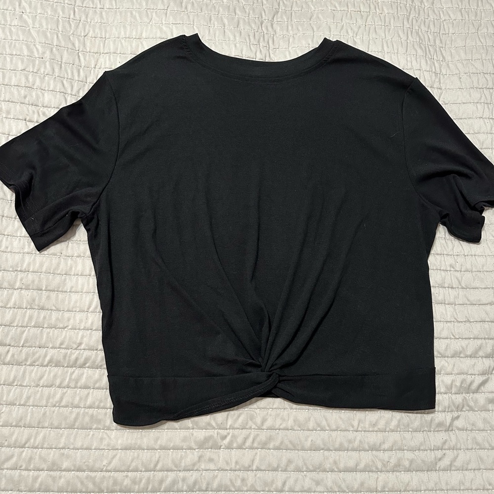 Cropped twist top